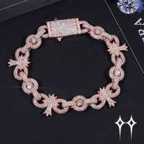 Pulsera con eslabones cubanos y cruz infinita con incrustaciones de diamantes en estilo hip hop.