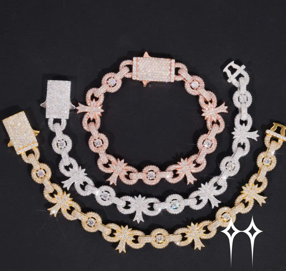 Pulsera con eslabones cubanos y cruz infinita con incrustaciones de diamantes en estilo hip hop. 7.5 inches / Oro